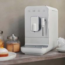 SMEG斯麦格 BCC02全自动打奶泡拉花磨豆研磨一体家用办公室咖啡机