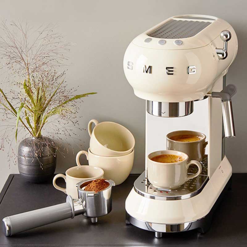 SMEG/斯麦格ECF01意式半自动咖啡机家用办公室用小型一体奶泡蒸汽
