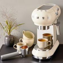 SMEG/斯麦格ECF01意式半自动咖啡机家用办公室用小型一体奶泡蒸汽